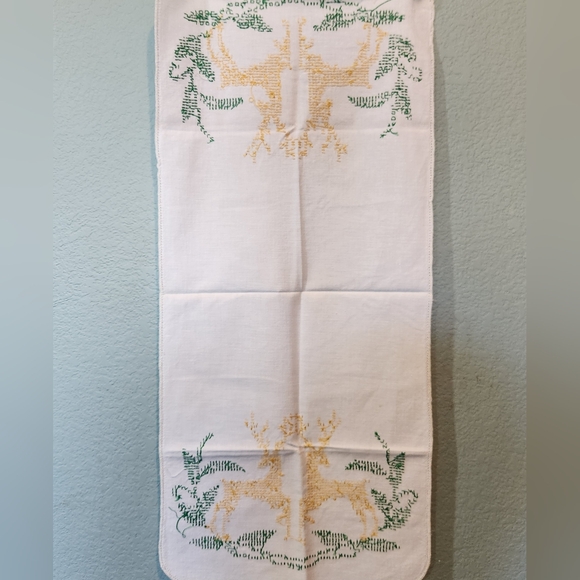 Vintage Dresser Scarf Buffet Runner Embroidered Cross Stitch Reindeer Deer 15x36 - Picture 2 of 4